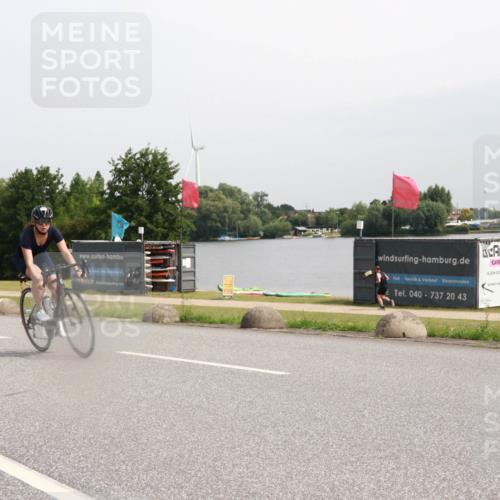 15.06.2025 - 27. Vierlanden-Triathlon H.Heesch http://msf.ph/oto/8010270 15.06.2025 11:00:44 Radfahren 61, 226, 417, 421, 586, 726, 759 meine-sportfotos.de