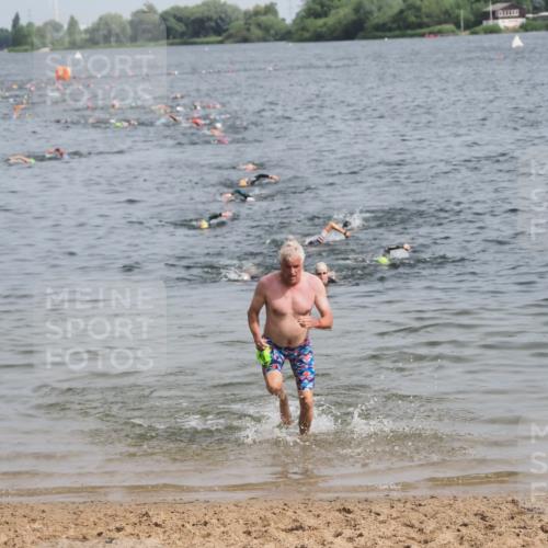 21.06.2025 - 27. Vierlanden-Triathlon MichiJ http://msf.ph/oto/8010272 15.06.2026 10:13:25 Schwimmen 623 meine-sportfotos.de