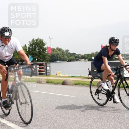 15.06.2025 - 27. Vierlanden-Triathlon H.Heesch http://msf.ph/oto/8010279 15.06.2025 11:00:44 Radfahren 61, 226, 417, 421, 586, 726, 759 meine-sportfotos.de