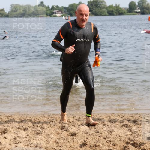 15.06.2025 - 27. Vierlanden-Triathlon Lena Gebhardt http://msf.ph/oto/8010284 15.06.2025 10:07:14 Schwimmen 374, 376, 383, 431, 459, 462 meine-sportfotos.de