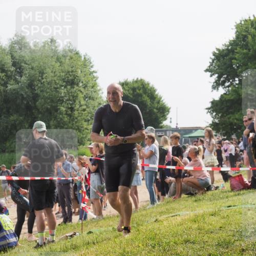 15.06.2025 - 27. Vierlanden-Triathlon KatJ http://msf.ph/oto/8010288 15.06.2025 10:08:37 Schwimmen 387, 454, 469 meine-sportfotos.de