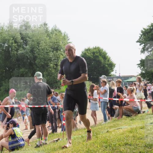 15.06.2025 - 27. Vierlanden-Triathlon KatJ http://msf.ph/oto/8010301 15.06.2025 10:08:38 Schwimmen 380, 387, 437, 454, 469 meine-sportfotos.de