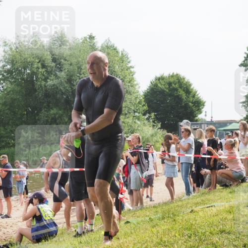 15.06.2025 - 27. Vierlanden-Triathlon KatJ http://msf.ph/oto/8010309 15.06.2025 10:08:38 Schwimmen 380, 387, 437, 454, 469 meine-sportfotos.de