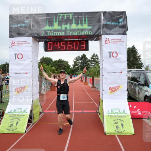 15.06.2025 - 7 Türme Triathlon Michael Strokosch http://msf.ph/oto/8010314 15.06.2025 14:56:02 Ziel 572 meine-sportfotos.de