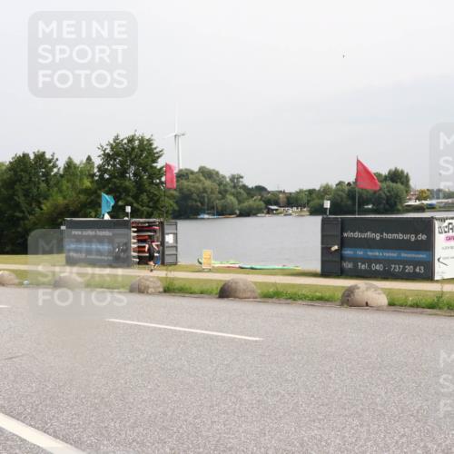 15.06.2025 - 27. Vierlanden-Triathlon H.Heesch http://msf.ph/oto/8010319 15.06.2025 11:00:48 Radfahren 226, 421, 586, 726, 759 meine-sportfotos.de