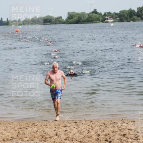 21.06.2025 - 27. Vierlanden-Triathlon MichiJ http://msf.ph/oto/8010322 15.06.2026 10:13:27 Schwimmen 623 meine-sportfotos.de