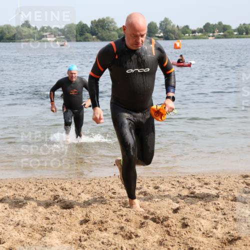 15.06.2025 - 27. Vierlanden-Triathlon Lena Gebhardt http://msf.ph/oto/8010326 15.06.2025 10:07:15 Schwimmen 374, 376, 383, 414, 431, 459, 462 meine-sportfotos.de