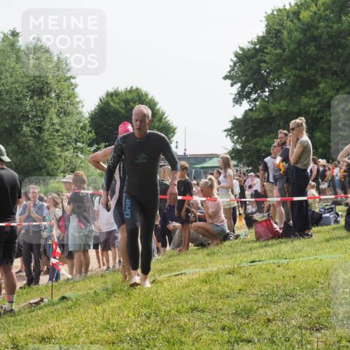 15.06.2025 - 27. Vierlanden-Triathlon KatJ http://msf.ph/oto/8010330 15.06.2025 10:08:40 Schwimmen 380, 387, 437, 454, 469 meine-sportfotos.de