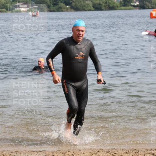 15.06.2025 - 27. Vierlanden-Triathlon Lena Gebhardt http://msf.ph/oto/8010372 15.06.2025 10:07:16 Schwimmen 374, 383, 414, 431, 459, 462 meine-sportfotos.de