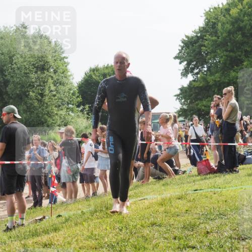 15.06.2025 - 27. Vierlanden-Triathlon KatJ http://msf.ph/oto/8010373 15.06.2025 10:08:41 Schwimmen 380, 387, 437, 454, 469 meine-sportfotos.de