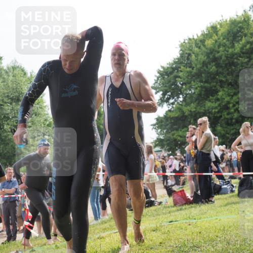 15.06.2025 - 27. Vierlanden-Triathlon KatJ http://msf.ph/oto/8010392 15.06.2025 10:08:43 Schwimmen 380, 387, 437, 454, 469 meine-sportfotos.de