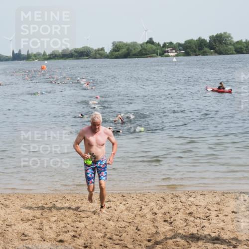 21.06.2025 - 27. Vierlanden-Triathlon MichiJ http://msf.ph/oto/8010405 15.06.2026 10:13:29 Schwimmen 623 meine-sportfotos.de
