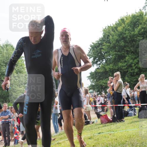 15.06.2025 - 27. Vierlanden-Triathlon KatJ http://msf.ph/oto/8010406 15.06.2025 10:08:43 Schwimmen 380, 387, 437, 454, 469 meine-sportfotos.de