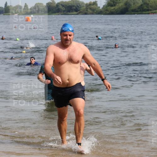 15.06.2025 - 27. Vierlanden-Triathlon Lena Gebhardt http://msf.ph/oto/8010413 15.06.2025 10:07:19 Schwimmen 374, 383, 414, 431, 459 meine-sportfotos.de