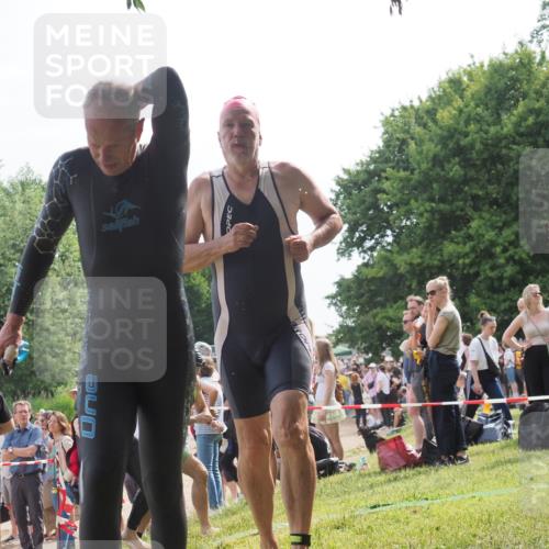 15.06.2025 - 27. Vierlanden-Triathlon KatJ http://msf.ph/oto/8010418 15.06.2025 10:08:43 Schwimmen 380, 387, 437, 454, 469 meine-sportfotos.de