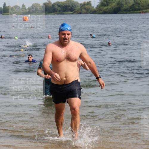 15.06.2025 - 27. Vierlanden-Triathlon Lena Gebhardt http://msf.ph/oto/8010425 15.06.2025 10:07:19 Schwimmen 374, 383, 414, 431, 459 meine-sportfotos.de