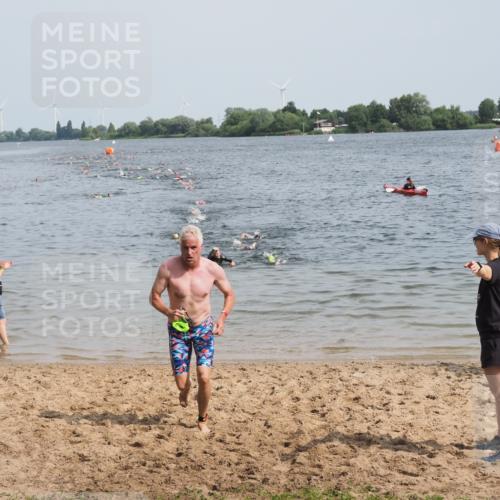 21.06.2025 - 27. Vierlanden-Triathlon MichiJ http://msf.ph/oto/8010432 15.06.2026 10:13:29 Schwimmen 623 meine-sportfotos.de