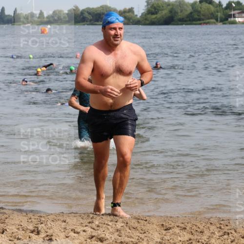 15.06.2025 - 27. Vierlanden-Triathlon Lena Gebhardt http://msf.ph/oto/8010440 15.06.2025 10:07:20 Schwimmen 374, 383, 414, 431, 459 meine-sportfotos.de