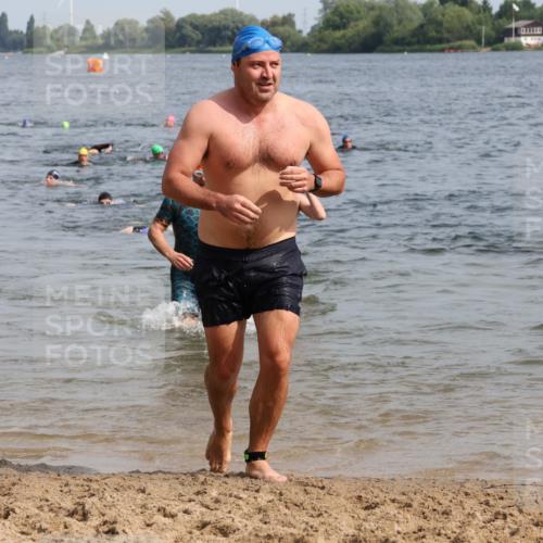 15.06.2025 - 27. Vierlanden-Triathlon Lena Gebhardt http://msf.ph/oto/8010450 15.06.2025 10:07:20 Schwimmen 374, 383, 414, 431, 459 meine-sportfotos.de