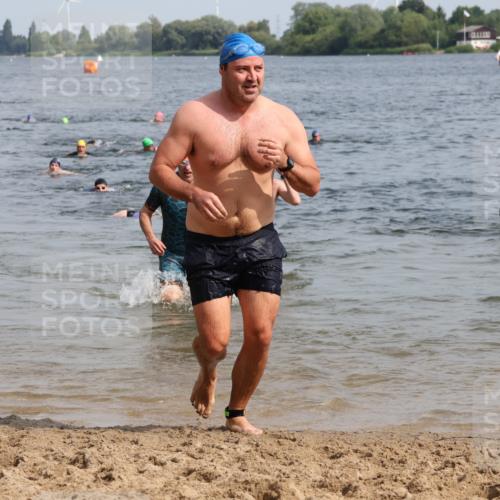 15.06.2025 - 27. Vierlanden-Triathlon Lena Gebhardt http://msf.ph/oto/8010463 15.06.2025 10:07:20 Schwimmen 374, 383, 414, 431, 459 meine-sportfotos.de