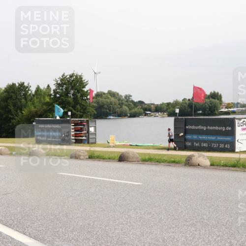 15.06.2025 - 27. Vierlanden-Triathlon H.Heesch http://msf.ph/oto/8010464 15.06.2025 11:00:55 Radfahren  meine-sportfotos.de