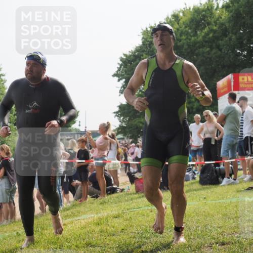 15.06.2025 - 27. Vierlanden-Triathlon KatJ http://msf.ph/oto/8010508 15.06.2025 10:08:46 Schwimmen 380, 387, 437, 454, 469 meine-sportfotos.de