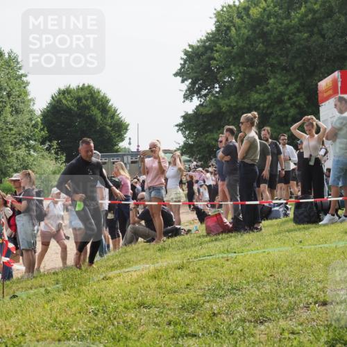 15.06.2025 - 27. Vierlanden-Triathlon KatJ http://msf.ph/oto/8010520 15.06.2025 10:09:37 Schwimmen 421 meine-sportfotos.de