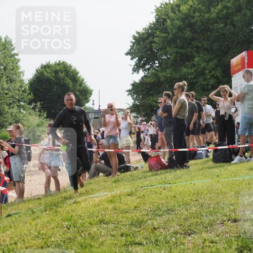 15.06.2025 - 27. Vierlanden-Triathlon KatJ http://msf.ph/oto/8010545 15.06.2025 10:09:37 Schwimmen 421 meine-sportfotos.de