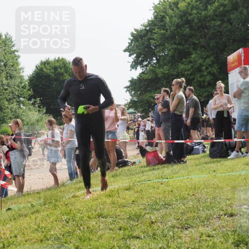 15.06.2025 - 27. Vierlanden-Triathlon KatJ http://msf.ph/oto/8010582 15.06.2025 10:09:39 Schwimmen 421 meine-sportfotos.de