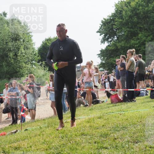 15.06.2025 - 27. Vierlanden-Triathlon KatJ http://msf.ph/oto/8010596 15.06.2025 10:09:40 Schwimmen 421 meine-sportfotos.de