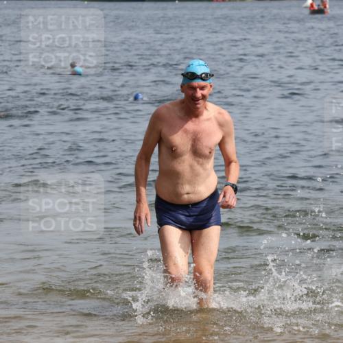 15.06.2025 - 27. Vierlanden-Triathlon Lena Gebhardt http://msf.ph/oto/8010613 15.06.2025 10:07:26 Schwimmen 374, 379, 383, 391, 414, 431, 468 meine-sportfotos.de