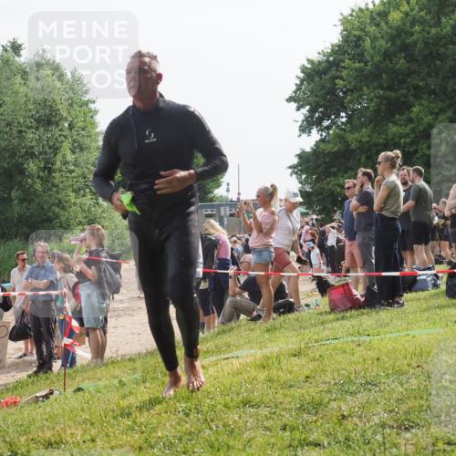 15.06.2025 - 27. Vierlanden-Triathlon KatJ http://msf.ph/oto/8010615 15.06.2025 10:09:40 Schwimmen 421 meine-sportfotos.de