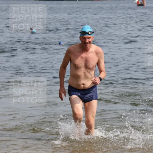 15.06.2025 - 27. Vierlanden-Triathlon Lena Gebhardt http://msf.ph/oto/8010619 15.06.2025 10:07:26 Schwimmen 374, 379, 383, 391, 414, 431, 468 meine-sportfotos.de