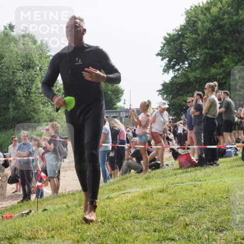 15.06.2025 - 27. Vierlanden-Triathlon KatJ http://msf.ph/oto/8010622 15.06.2025 10:09:40 Schwimmen 421 meine-sportfotos.de