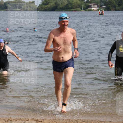 15.06.2025 - 27. Vierlanden-Triathlon Lena Gebhardt http://msf.ph/oto/8010629 15.06.2025 10:07:27 Schwimmen 374, 379, 391, 414, 431, 468 meine-sportfotos.de