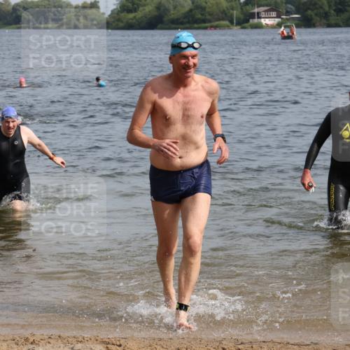 15.06.2025 - 27. Vierlanden-Triathlon Lena Gebhardt http://msf.ph/oto/8010637 15.06.2025 10:07:27 Schwimmen 374, 379, 391, 414, 431, 468 meine-sportfotos.de