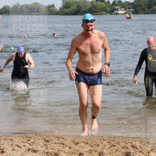 15.06.2025 - 27. Vierlanden-Triathlon Lena Gebhardt http://msf.ph/oto/8010645 15.06.2025 10:07:28 Schwimmen 374, 379, 391, 414, 431, 468 meine-sportfotos.de