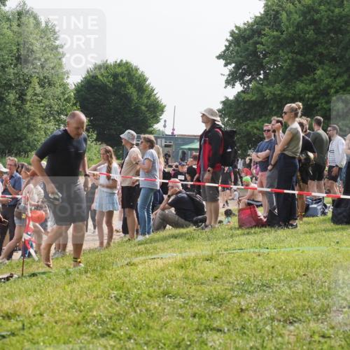 15.06.2025 - 27. Vierlanden-Triathlon KatJ http://msf.ph/oto/8010657 15.06.2025 10:10:05 Schwimmen 466 meine-sportfotos.de