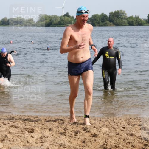 15.06.2025 - 27. Vierlanden-Triathlon Lena Gebhardt http://msf.ph/oto/8010659 15.06.2025 10:07:29 Schwimmen 374, 379, 391, 414, 431, 468 meine-sportfotos.de