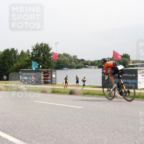 15.06.2025 - 27. Vierlanden-Triathlon H.Heesch http://msf.ph/oto/8010661 15.06.2025 11:01:03 Radfahren 203 meine-sportfotos.de
