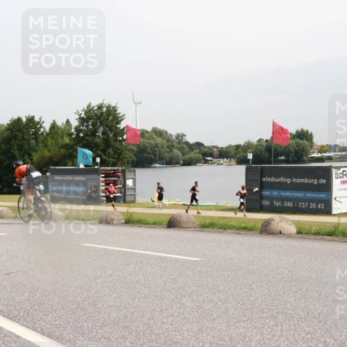 15.06.2025 - 27. Vierlanden-Triathlon H.Heesch http://msf.ph/oto/8010670 15.06.2025 11:01:04 Radfahren 203, 695 meine-sportfotos.de