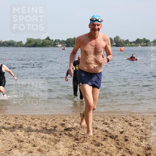 15.06.2025 - 27. Vierlanden-Triathlon Lena Gebhardt http://msf.ph/oto/8010678 15.06.2025 10:07:30 Schwimmen 374, 379, 391, 414, 431, 468 meine-sportfotos.de