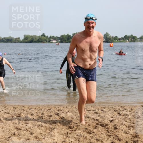 15.06.2025 - 27. Vierlanden-Triathlon Lena Gebhardt http://msf.ph/oto/8010686 15.06.2025 10:07:30 Schwimmen 374, 379, 391, 414, 431, 468 meine-sportfotos.de