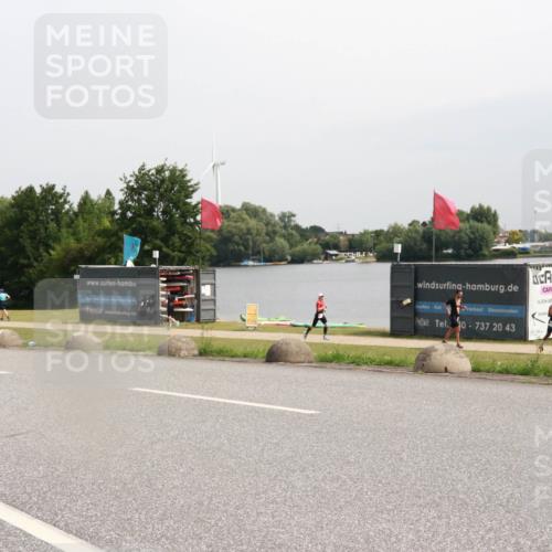 15.06.2025 - 27. Vierlanden-Triathlon H.Heesch http://msf.ph/oto/8010691 15.06.2025 11:01:06 Radfahren 163, 203, 695 meine-sportfotos.de