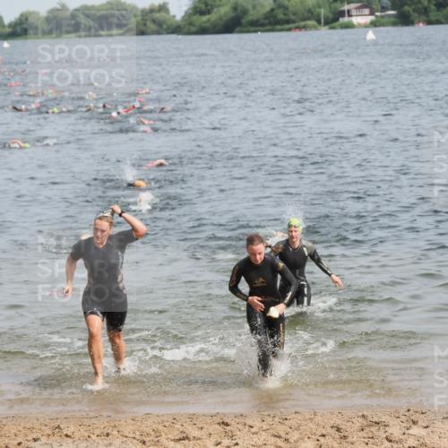 21.06.2025 - 27. Vierlanden-Triathlon MichiJ http://msf.ph/oto/8010704 15.06.2026 10:13:37 Schwimmen 545, 585, 622, 623 meine-sportfotos.de