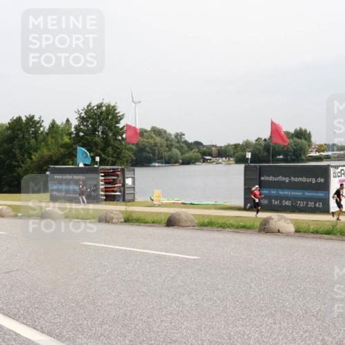 15.06.2025 - 27. Vierlanden-Triathlon H.Heesch http://msf.ph/oto/8010707 15.06.2025 11:01:06 Radfahren 163, 203, 695 meine-sportfotos.de