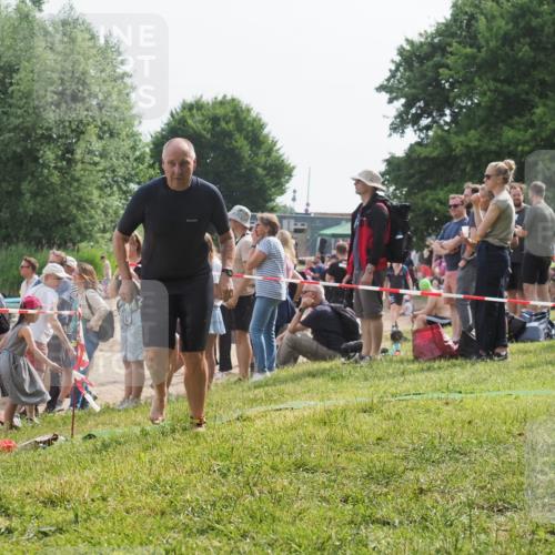 15.06.2025 - 27. Vierlanden-Triathlon KatJ http://msf.ph/oto/8010713 15.06.2025 10:10:06 Schwimmen 466 meine-sportfotos.de