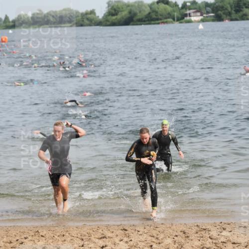 21.06.2025 - 27. Vierlanden-Triathlon MichiJ http://msf.ph/oto/8010724 15.06.2026 10:13:37 Schwimmen 545, 585, 622, 623 meine-sportfotos.de