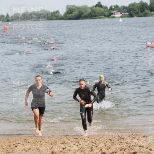 21.06.2025 - 27. Vierlanden-Triathlon MichiJ http://msf.ph/oto/8010735 15.06.2026 10:13:38 Schwimmen 545, 585, 622, 623 meine-sportfotos.de