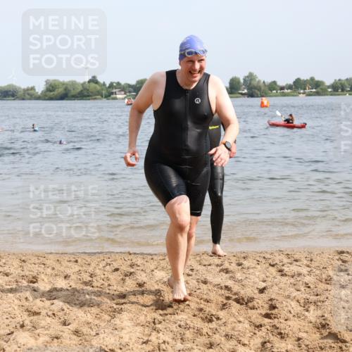 15.06.2025 - 27. Vierlanden-Triathlon Lena Gebhardt http://msf.ph/oto/8010736 15.06.2025 10:07:33 Schwimmen 374, 379, 391, 414, 468 meine-sportfotos.de